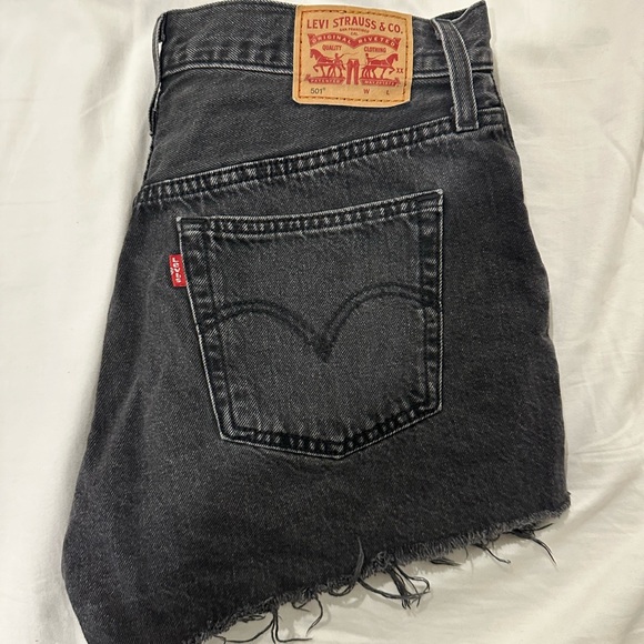 Levi’s 501 Shorts - Women’s Size 29 - Black - Picture 5 of 9
